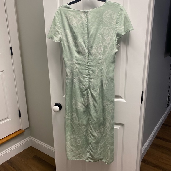 LINEN FITTED TULIP DRESS size large - Picture 8 of 8